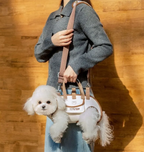 Pet Crossbody Carrier Bag – Hands-Free Breathable Carrier for Small Dogs & Cats